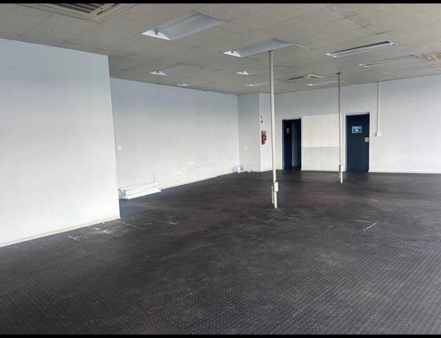 230M² BUILDING TO LET IN SAVOY ESTATE